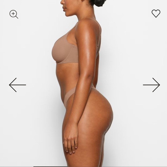 SKIMS Tan and Black Bras - Picture 5 of 13